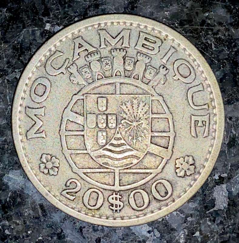 MOZAMBIQUE SILVER 20 ESCUDO 1952