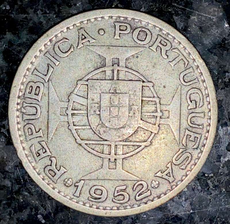 MOZAMBIQUE SILVER 20 ESCUDO 1952