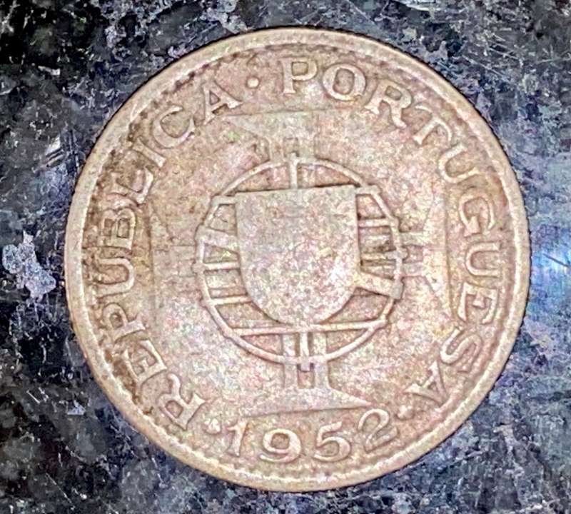 ANGOLA SILVER 10 ESCUDOS 1952