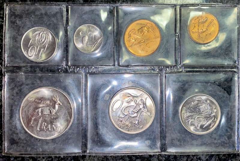 S A MINT UNCIRCULATED SET --1983 -- R1 TO 1 CENT - STILL SEALED FROM SA MINT