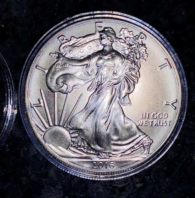 U S A - 1OZ SILVER AMERICAN EAGLE DOLLAR 1990 LIBERTY BU  .999 SILVER IN CAPSULE