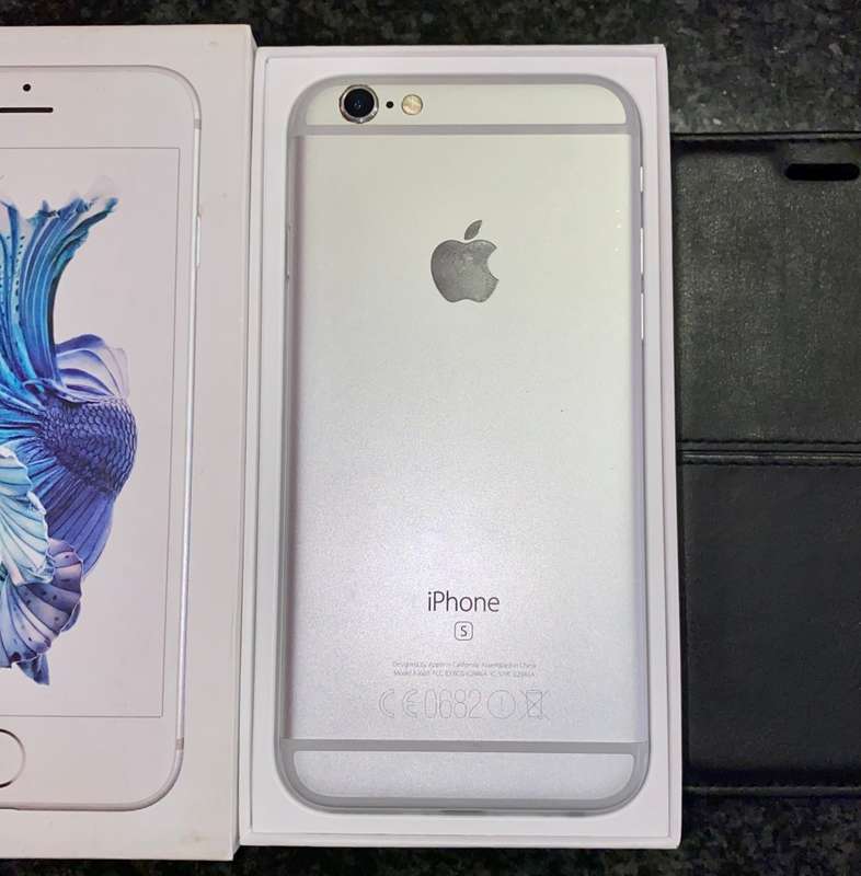 APPLE IPHONE 6S WITH BOX & CHARGING CABLE COMES WITH BOOK COVER