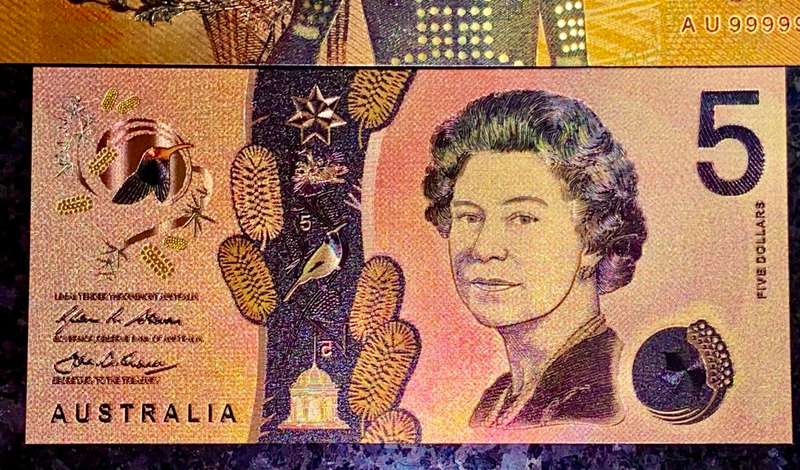 AUSTRALIA - 100 DOLLARS, 10 DOLLAR 1988 & 5 DOLLAR -COLORIZED GOLD FOIL999 CARD - WITH CERT & FOLDER