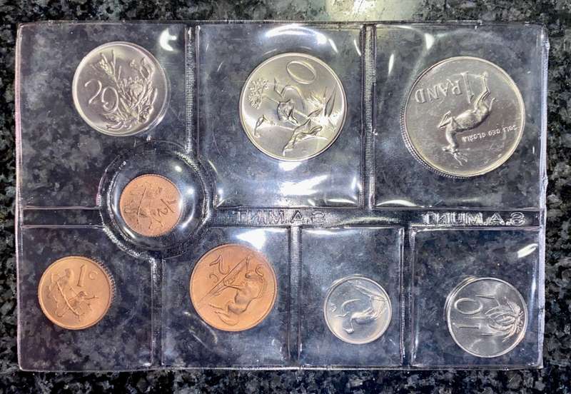 S A MINT UNCIRCULATED SET 1977 -- R1 TO 1/2 CENT - SEALED FROM SA MINT