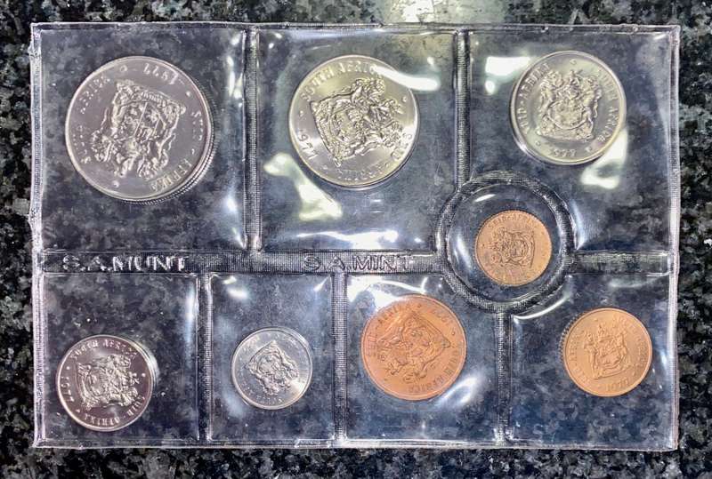 S A MINT UNCIRCULATED SET 1977 -- R1 TO 1/2 CENT - SEALED FROM SA MINT