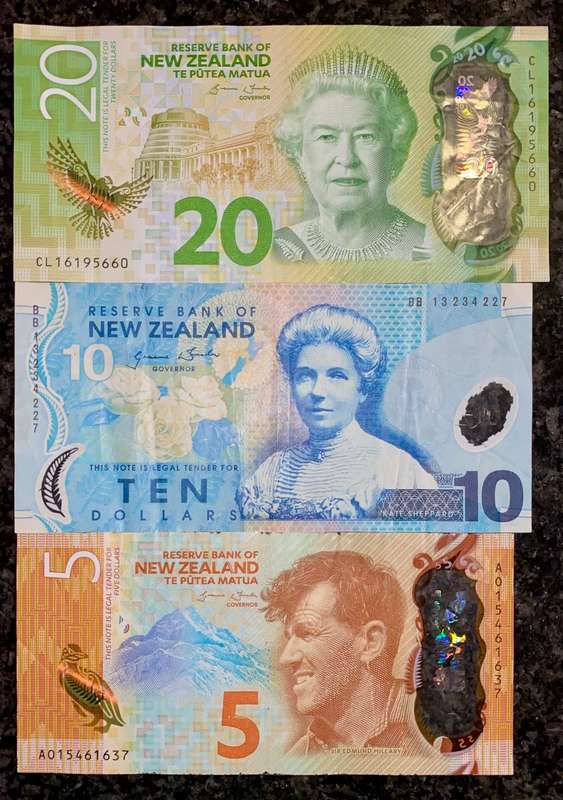 NEW ZEALAND SET 20 DOLLARS 2016 - 10 DOLLARS 2007 & 5 DOLLARS 2015 (1 BID TAKE ALL)