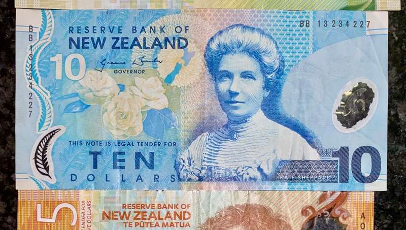 NEW ZEALAND SET 20 DOLLARS 2016 - 10 DOLLARS 2007 & 5 DOLLARS 2015 (1 BID TAKE ALL)