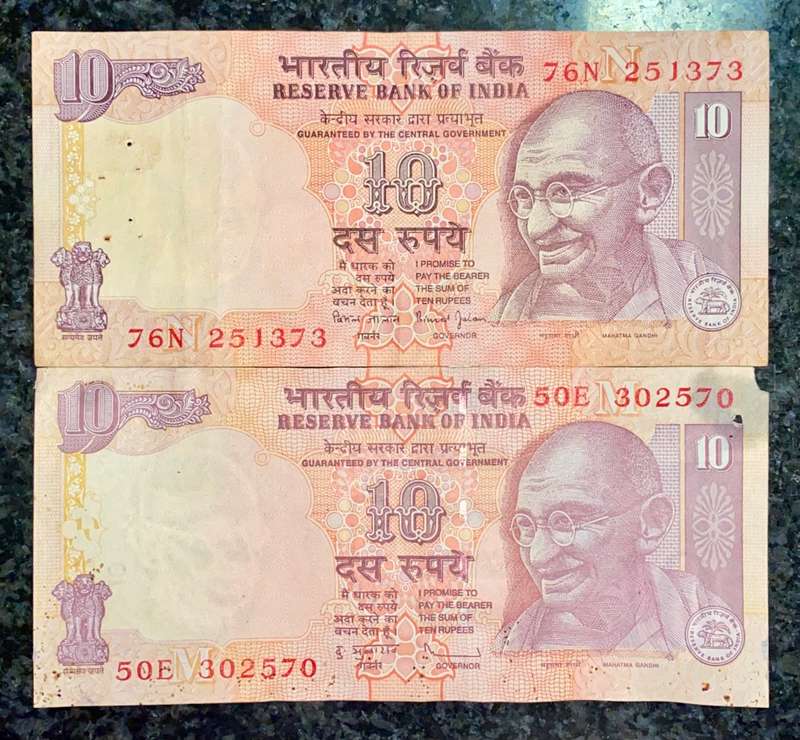 INDIA 10 RUPEE TWO DIFFERENT SIGNATURE MAHATMA GANDHI 2010
