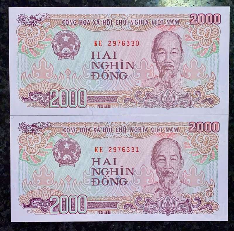 VIETNAM 2000 DONG IN SEQUENCE  KE 2976330-331 UNC 1988 (1 BID TAKES ALL)