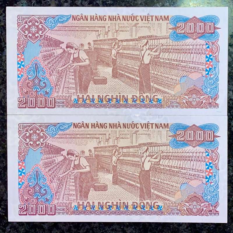 VIETNAM 2000 DONG IN SEQUENCE  KE 2976330-331 UNC 1988 (1 BID TAKES ALL)
