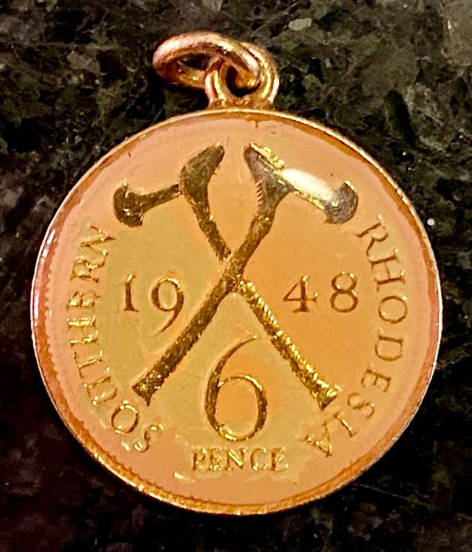 SOUTHERN RHODESIA 6D SIXPENCE GILTED & ENAMELED COIN PENDANT EXCELLENT CONDITION