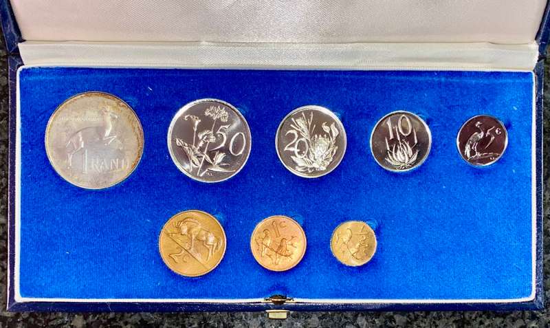 S A MINT PROOF SET 1977 WITH SILVER R1 TO 1/2 CENT IN BLUE S A MINT BOX WITH ORIGINAL COVER