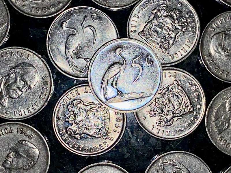 SOUTH AFRICA 5 CENTS INCLUDES UNC 1989 & VARIOUS DATES 2ND DECIMAL 1965-89(1 BID TAKES ALL 26 COINS)