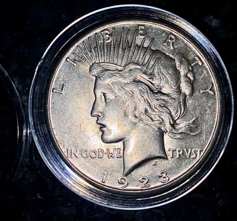 U S A SILVER 1 DOLLAR - 1923 PEACE DOLLAR - SAN FRANCISCO MINT - GOOD CONDITION IN CAPSULE