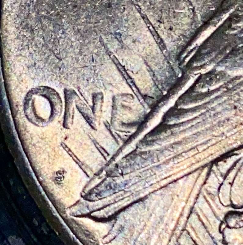 U S A SILVER 1 DOLLAR - 1923 PEACE DOLLAR - SAN FRANCISCO MINT - GOOD CONDITION IN CAPSULE