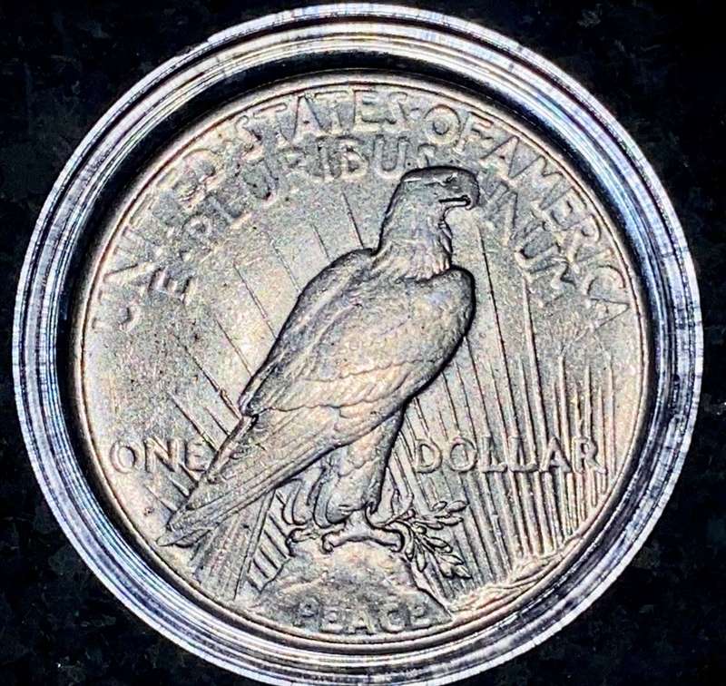 U S A SILVER 1 DOLLAR - 1926 PEACE DOLLAR - DENVER MINT - GOOD CONDITION IN CAPSULE