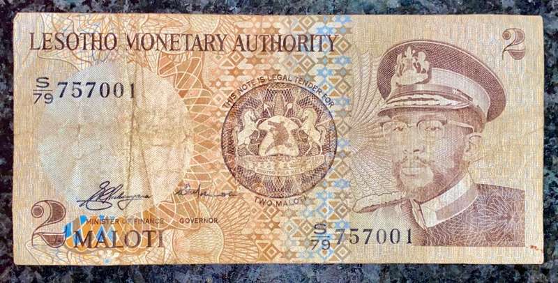LESOTHO ERROR NOTE 2 MALOTI 1981 MISSING RIGHT SHOULDER LAPEL
