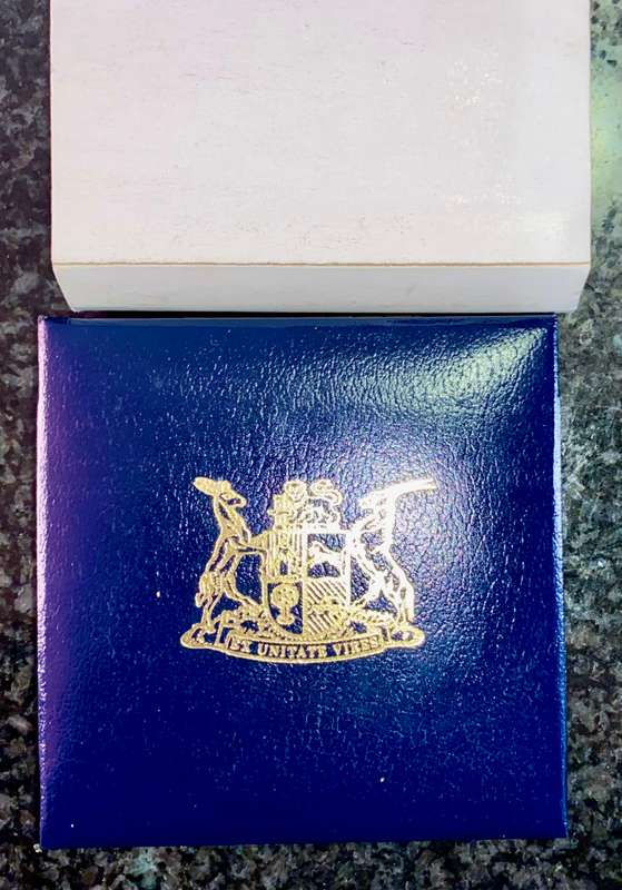SOUTH AFRICA PROOF SILVER R1 -- 1990 -- IN SA MINT BOX & CAPSULE