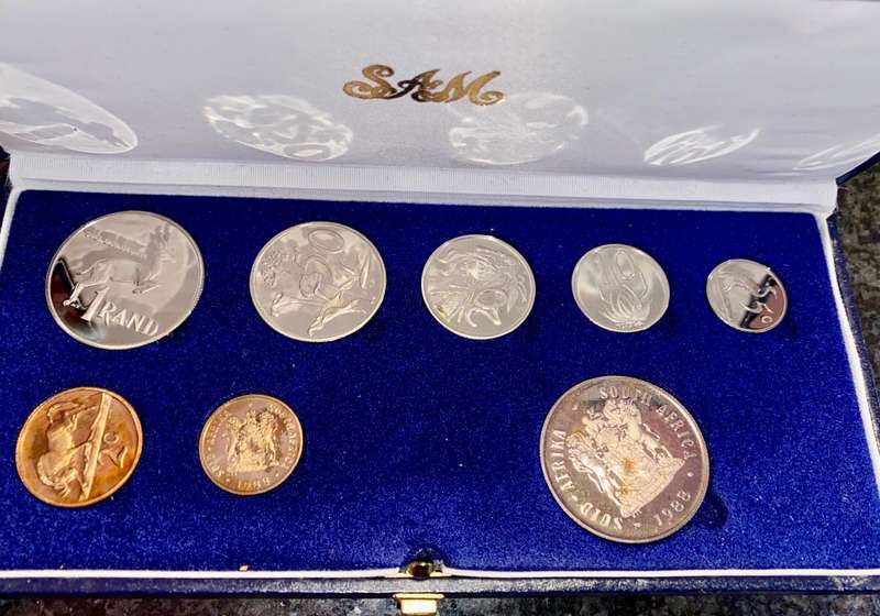 SA MINT PROOF SET 1988 SILVER R1 TO 1 CENT WITH EXTRA R1 IN BLUE S A MINT BOX