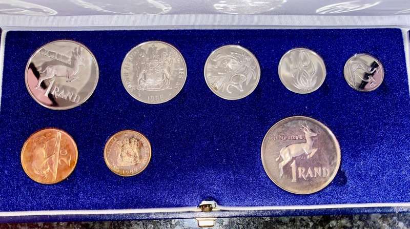 SA MINT PROOF SET 1988 SILVER R1 TO 1 CENT WITH EXTRA R1 IN BLUE S A MINT BOX