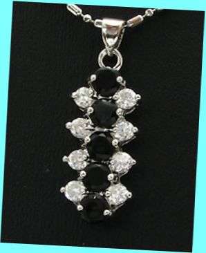 STRIKING ONYX PENDANT & CHAIN