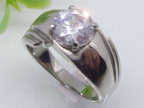 EXQUISITE CR. DIAMOND ENGAGEMENT RING - SIZE: 7