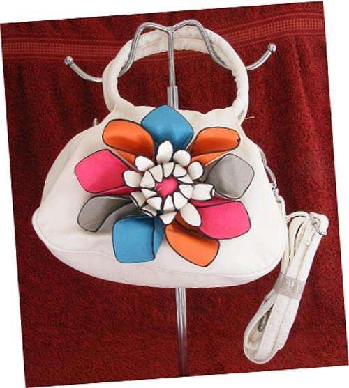 MUST HAVE WHITE HANDBAG WITH 3D FLOWER AND LONG STRAP