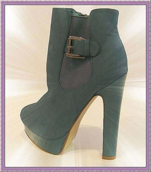 GORGEOUS BLUE PLATFORM BOOTIES - SIZE: 7