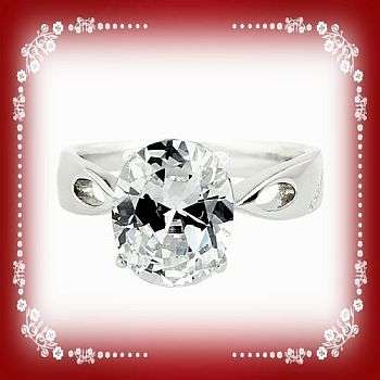 STUNNING SOLITAIRE DIAMOND CZ SS RING - SIZE: 7