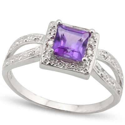 LOVELY 0.62 CARAT GENUINE AMETHYST AND DIAMOND RING - SIZE: 8 / Q