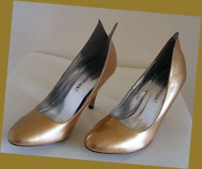 *R1* - WHIMSICAL GOLD COURT SHOES BY FOOTWORK - SIZE 6