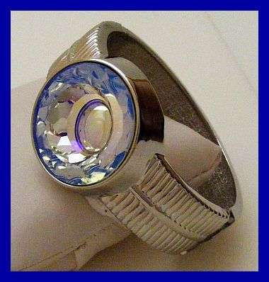 GORGEOUS SILVER METAL HINGED BRACELET WITH 3D STONE