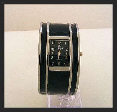 STUNNING BLACK AND SILVER WATCH