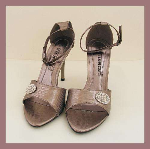 **SPRING SPECIAL - 1 WEEK ONLY** - SIZE: 7