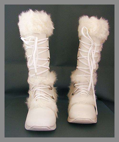 SIZE: 6 - WHITE FUR TRIMMED LACE DETAIL BOOTS
