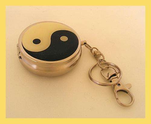 PORTABLE KEY RING ASHTRAY WITH YING YANG PICTURE