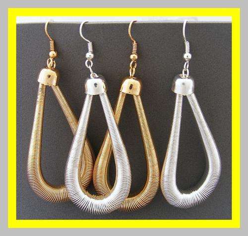 2 PAIRS FASHION EARRINGS