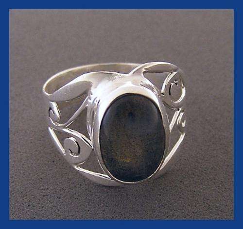HANDCRAFTED 925 STERLING SILVER GEMSTONE RING - SIZE: 8