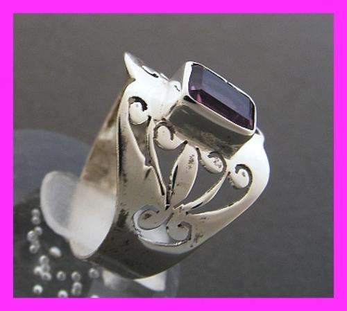 *R1* - HANDCRAFTED 925 STERLING SILVER GEMSTONE RING - SIZE: 7.75