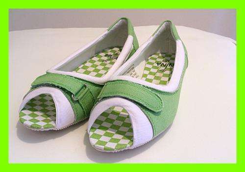 *SPRING SPECIAL* - SIZE: 6 - SPRING GREEN WEDGE HEEL CANVAS SHOES - SUPER COMFY