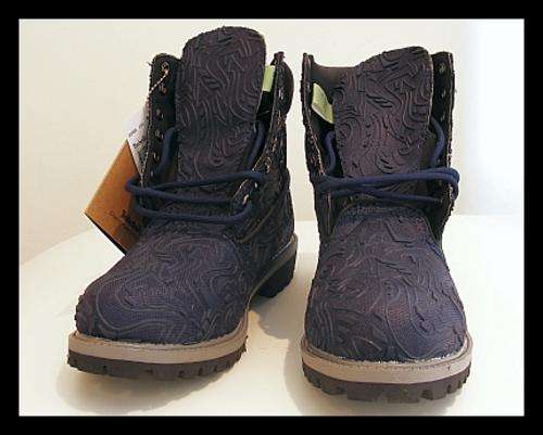 SIZE: 9 - BLUE DETAILED TIMBERLAND BOOTS