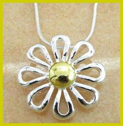 STERLING SILVER DAISY PENDANT & CHAIN