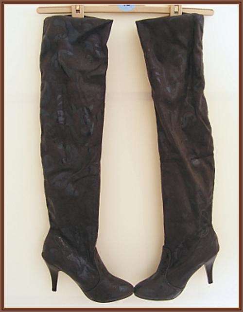 SIZE: 4 - GREY STRETCH THIGH HIGH BOOTS