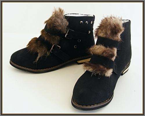 *R1* - ELEGANT BLACK FUR TRIMMED ANKLE BOOTS - SIZE 5