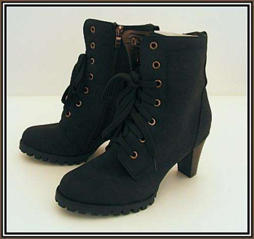 SIZE: 4 - BLACK MILITARY STYLE LACE-UP BOOTS