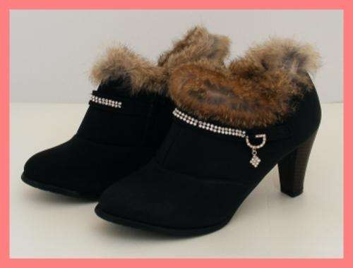 SIZE: 5 - BLACK FUR TRIMMED ANKLE BOOTS
