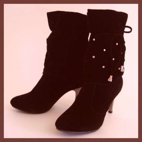 SIZE: 6 - BROWN BOOTS WITH DIAMANTE & SILVER HEELS