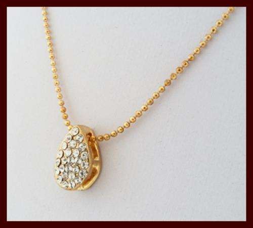 *R1* - DELICATE TEAR DROP GP DIAMANTE PENDANT & CHAIN