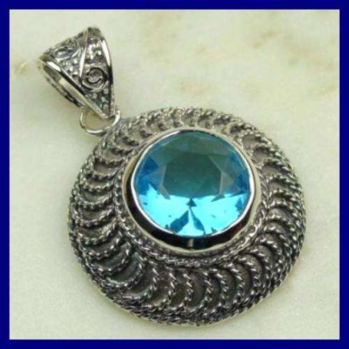 STUNNING 925 STERLING SILVER BLUE TOPAZ PENDANT