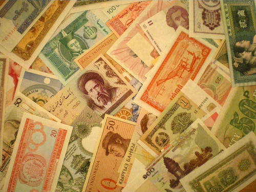 100 GENUINE DIFFERENT INTERNATIONAL BANK NOTES UNCIRCULATED